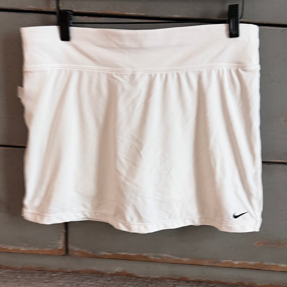 Nike Women’s White Athletic Tennis Skort with Small Swoosh size S